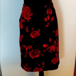 ❤️ SALE! Talbots Black Velvet Skirt w/Red Roses 🌹